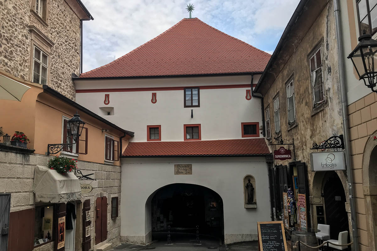 Gate between the lower and upper town