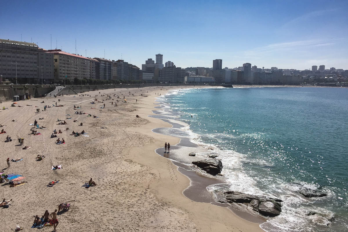 Praia de Riazor with Praia do Orzán in the distance