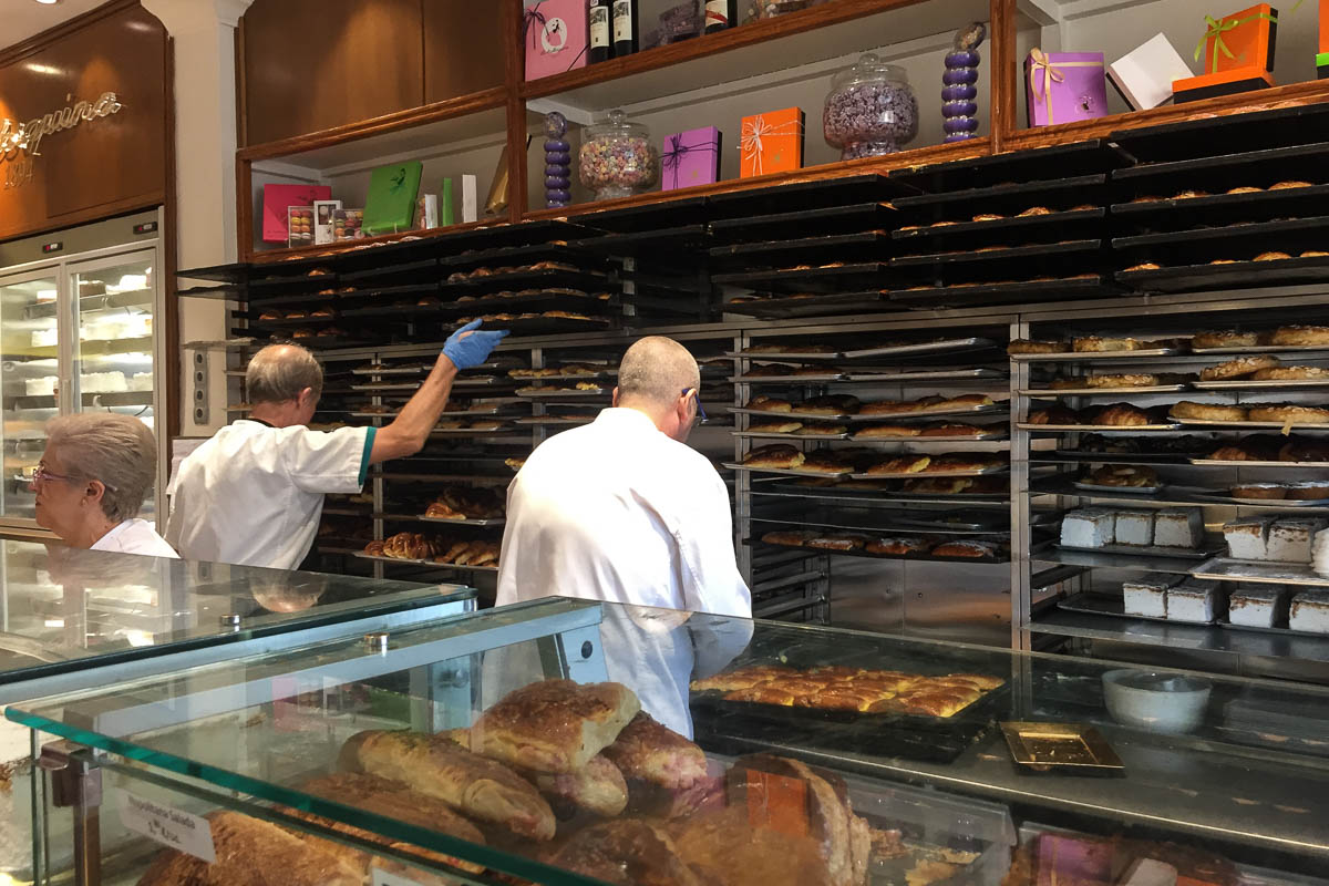 Inside Pastelería, La Mallorquina